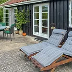 Four Bedroom In Vakantiehuis Gilleleje