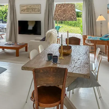 Four Bedroom In Semesterbostad Gilleleje