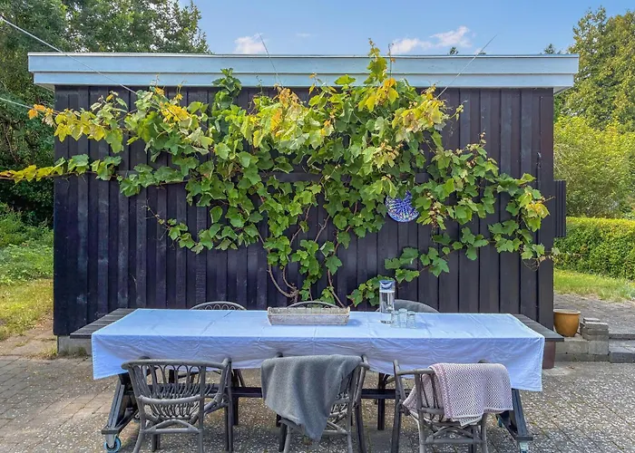 Four Bedroom In Semesterbostad *