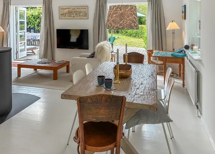 Four Bedroom In Semesterbostad Gilleleje